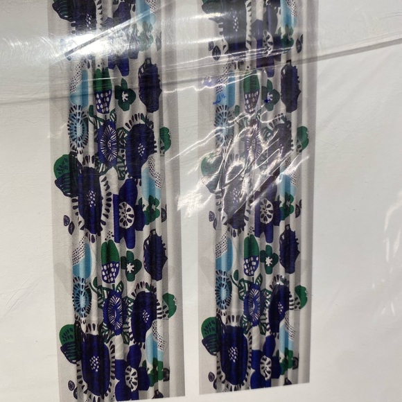 Curtains - Picture 5 of 10